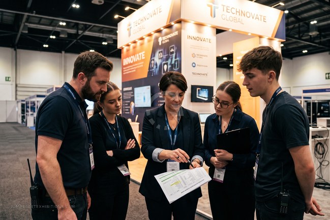 Project manager briefing the stand team before the show opens